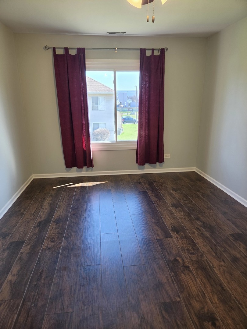7030 Park Lane Court #204, Woodridge, IL 60517