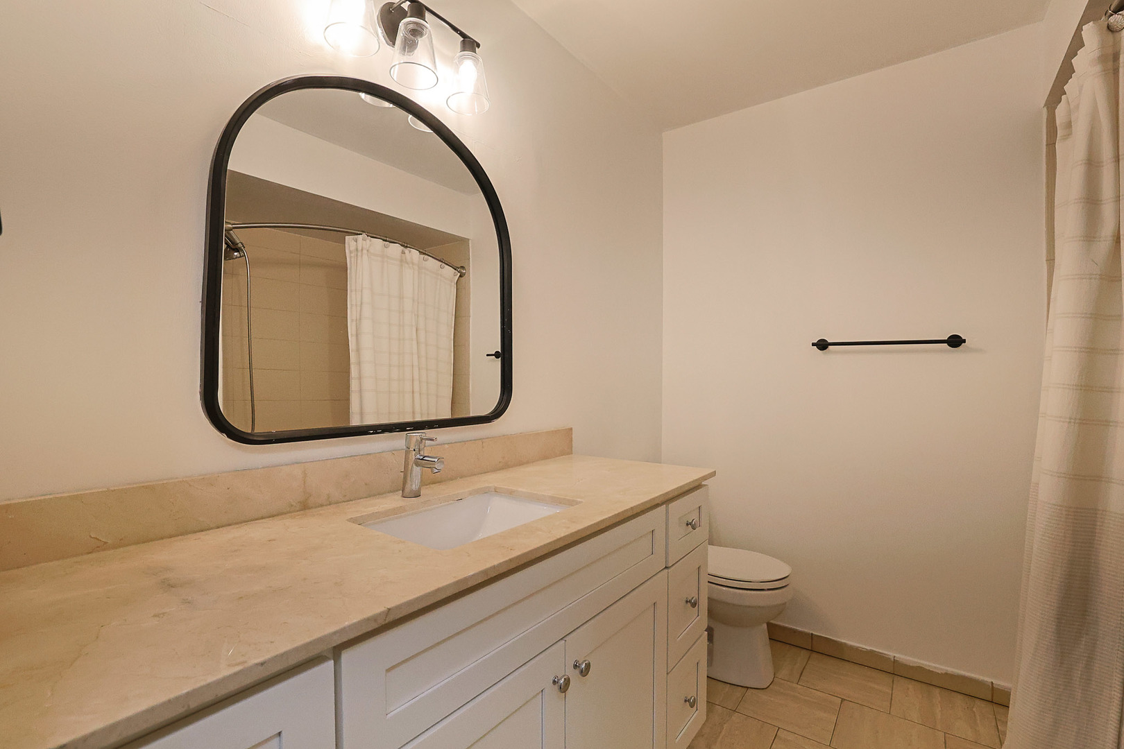 3101 Toulon Drive #B2, Northbrook, IL 60062