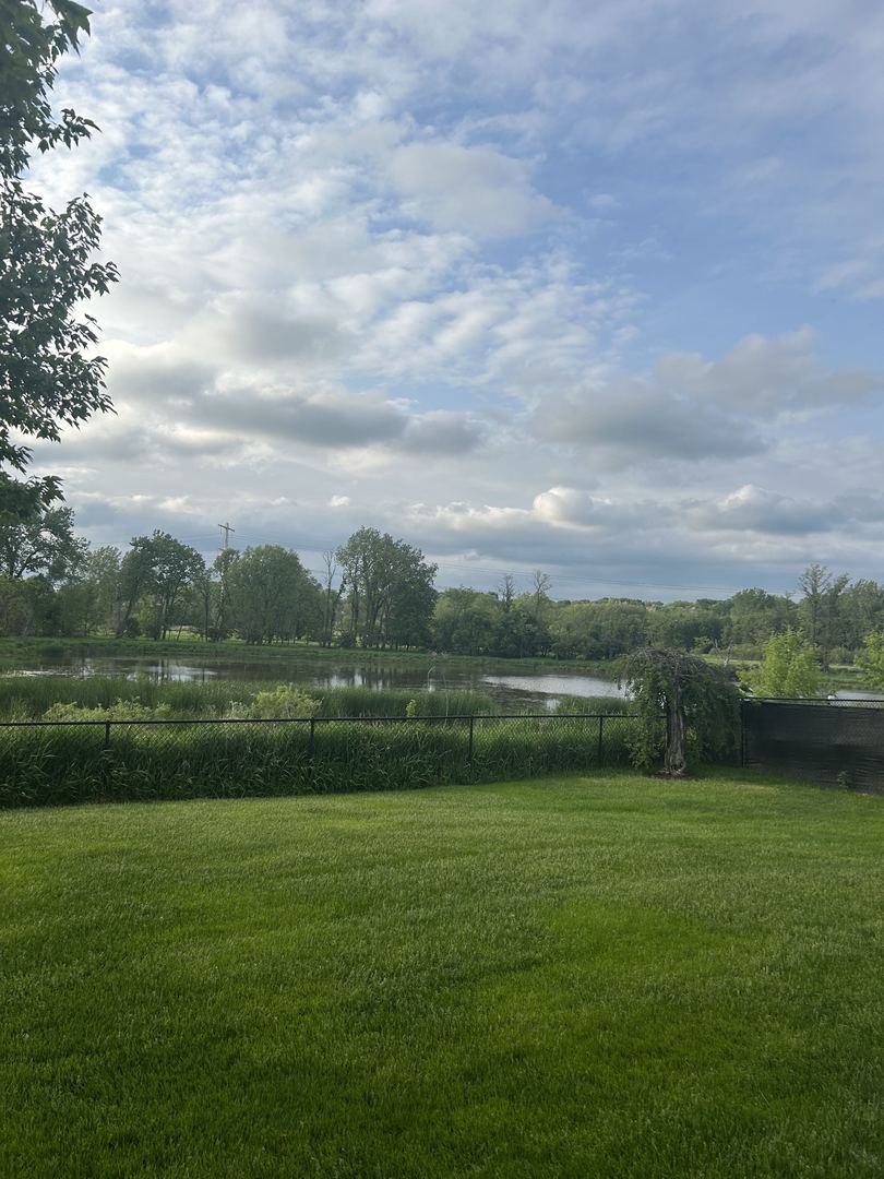 527 Springwood Lane, Bolingbrook, IL 60440