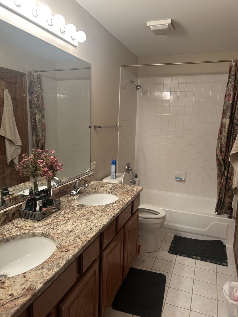 527 Springwood Lane, Bolingbrook, IL 60440