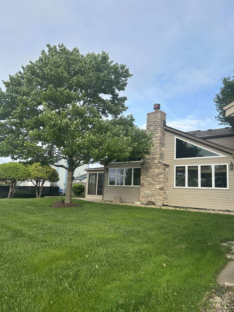 527 Springwood Lane, Bolingbrook, IL 60440