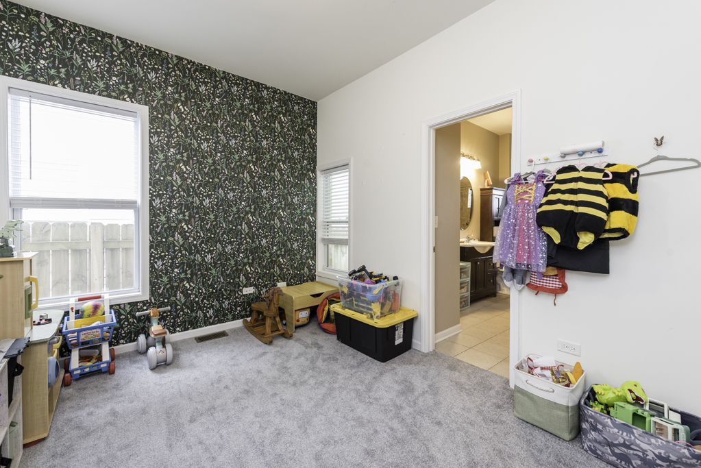 2607 Gideon Avenue, Zion, IL 60099