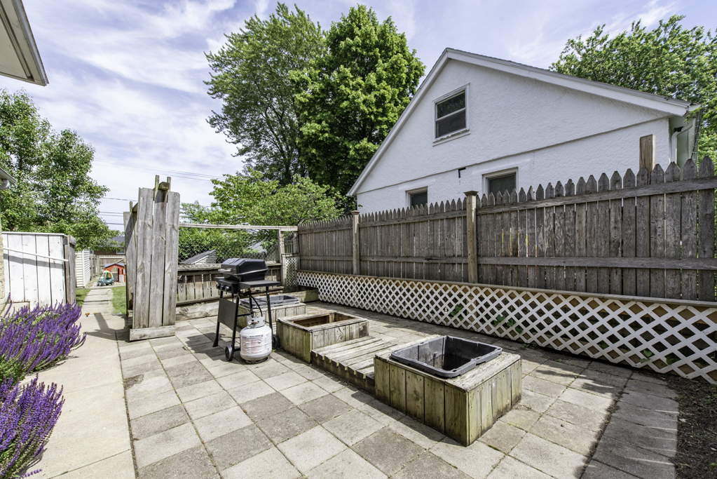 2607 Gideon Avenue, Zion, IL 60099