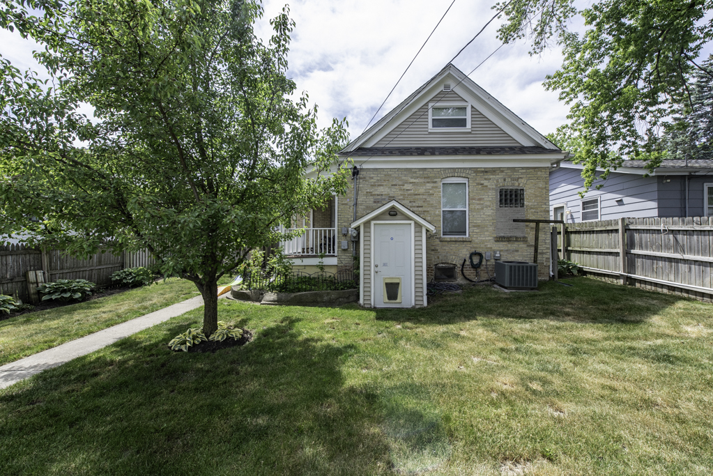2607 Gideon Avenue, Zion, IL 60099