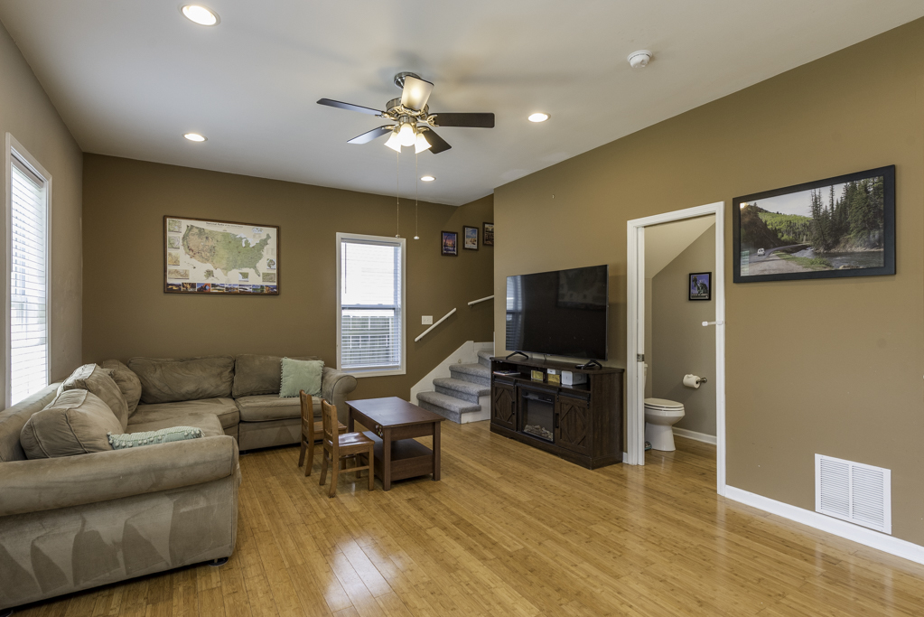 2607 Gideon Avenue, Zion, IL 60099