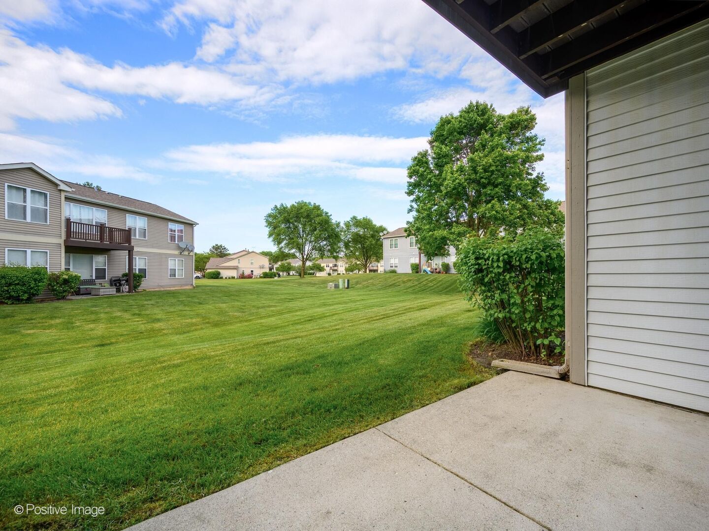 394 Woodview Circle #B, Elgin, IL 60120