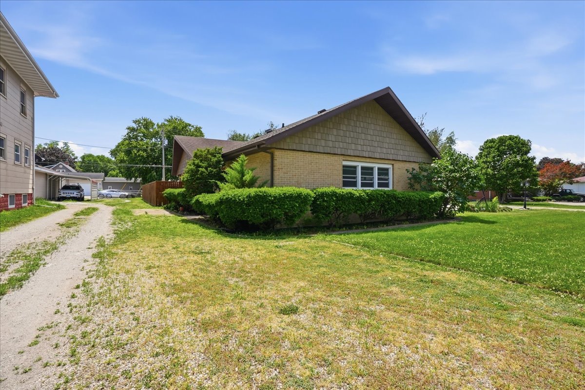 409 E Oak Street, Fairbury, IL 61739