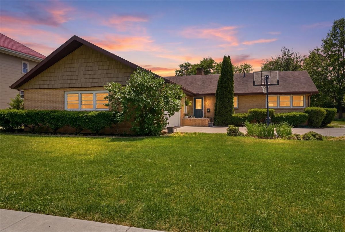 409 E Oak Street, Fairbury, IL 61739