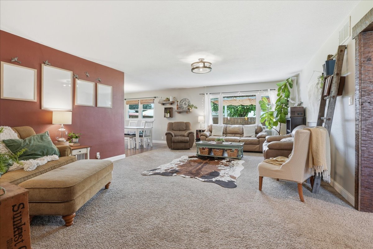 409 E Oak Street, Fairbury, IL 61739