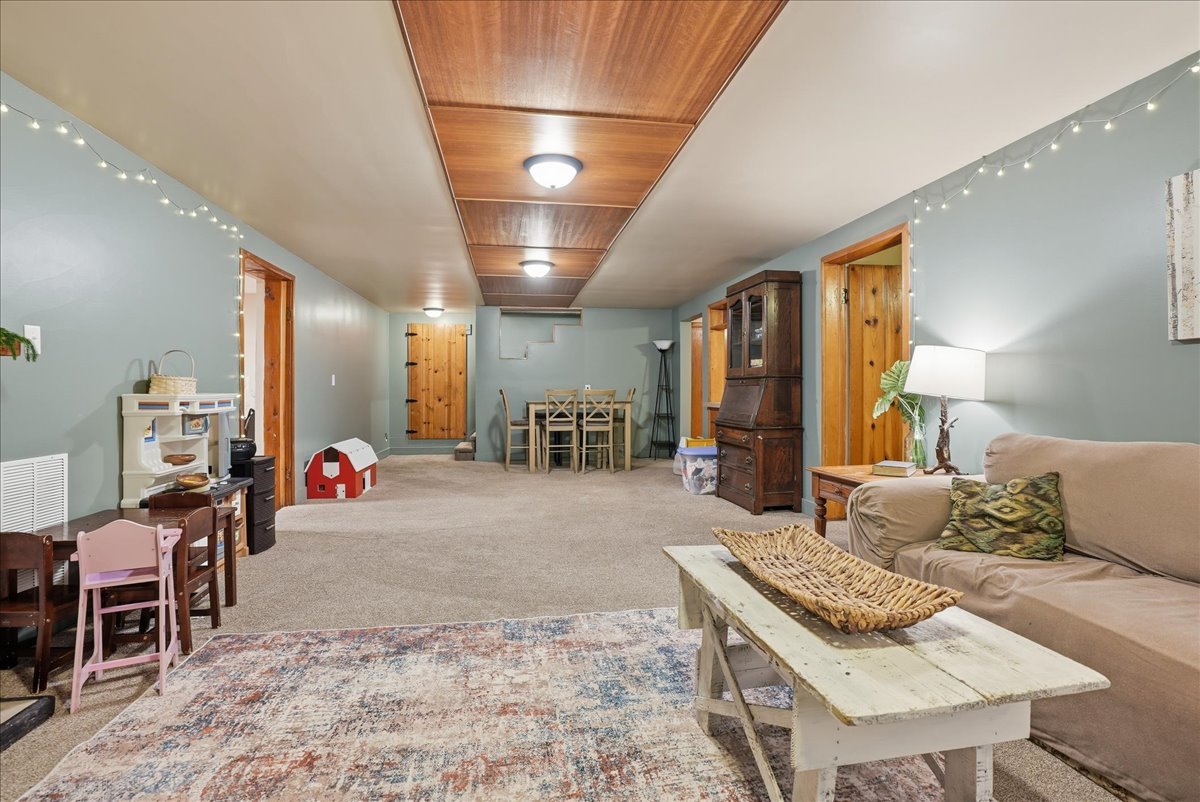 409 E Oak Street, Fairbury, IL 61739