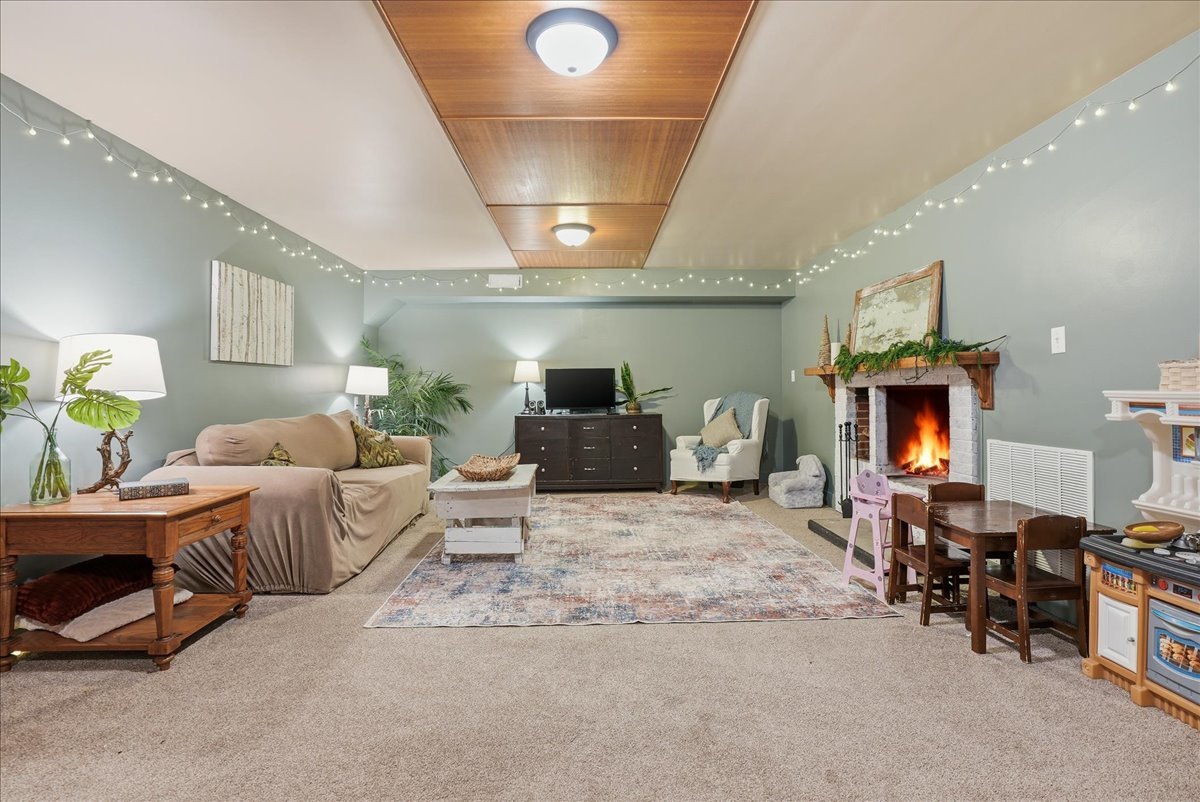 409 E Oak Street, Fairbury, IL 61739