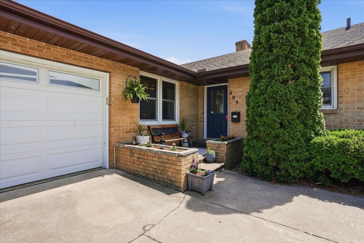 409 E Oak Street, Fairbury, IL 61739