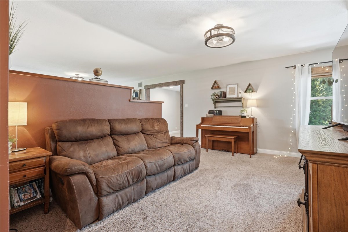 409 E Oak Street, Fairbury, IL 61739
