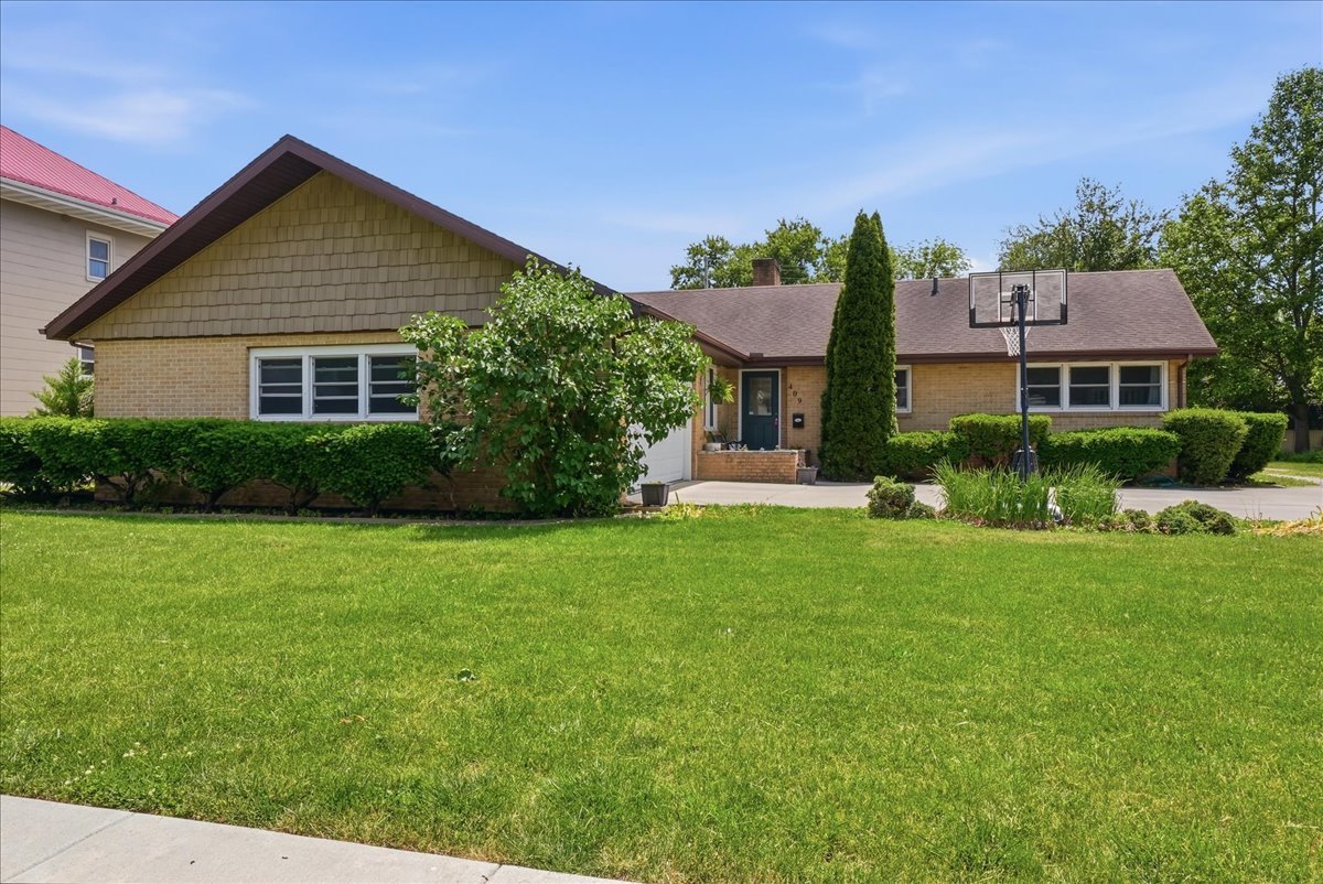 409 E Oak Street, Fairbury, IL 61739
