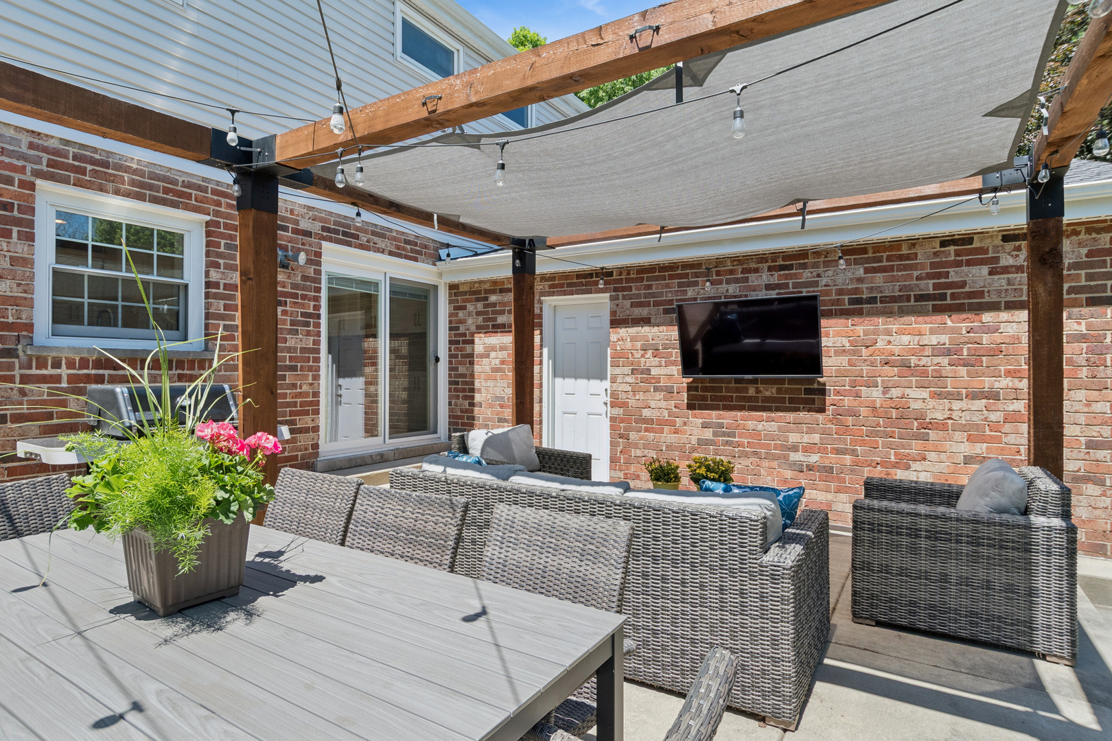 307 S Ellyn Avenue, Glen Ellyn, IL 60137