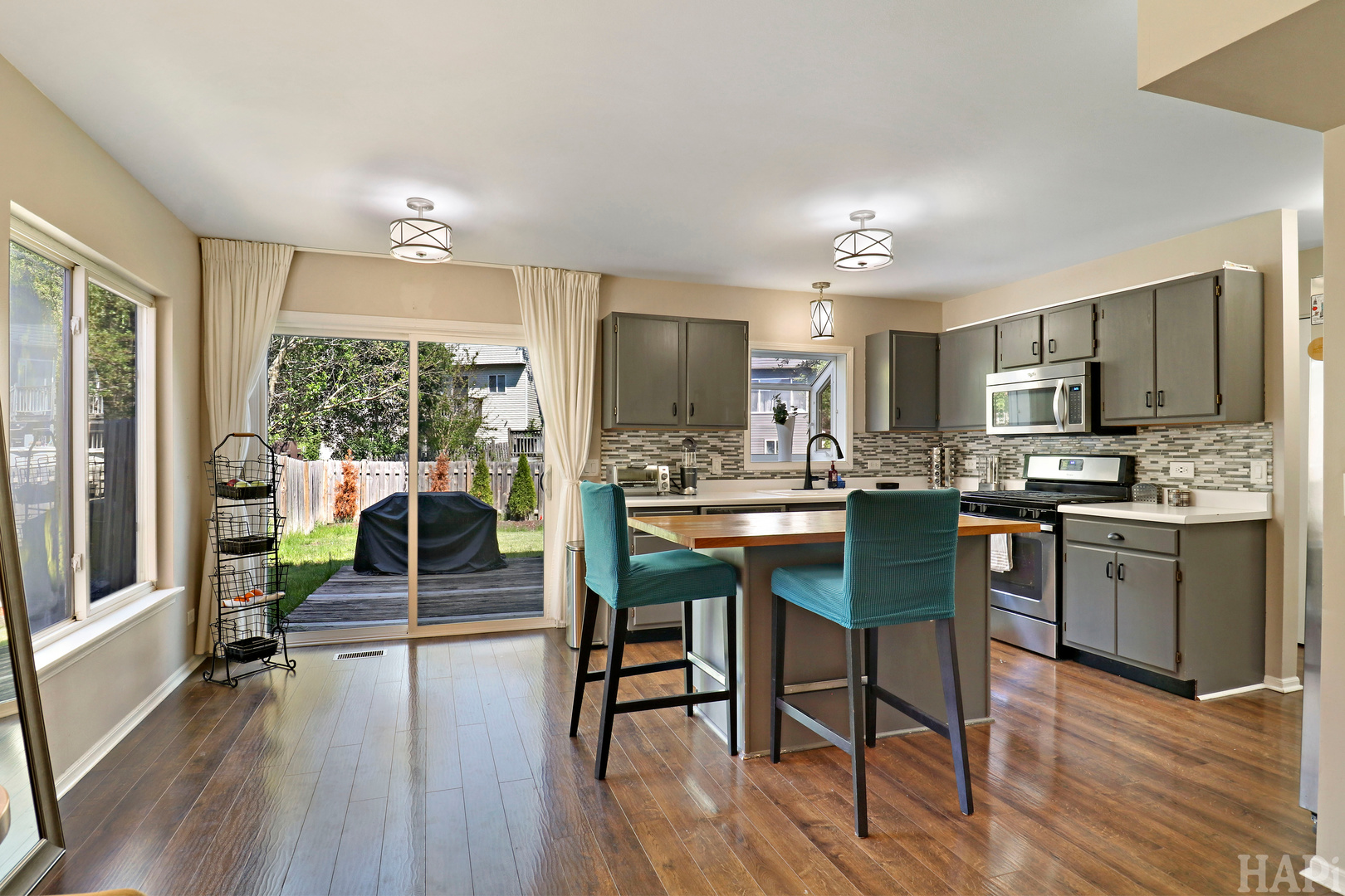 67 W Rustic Lane, Round Lake Beach, IL 60073