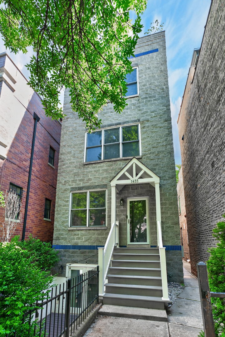 1455 W Wolfram Street #A, Chicago, IL 60657