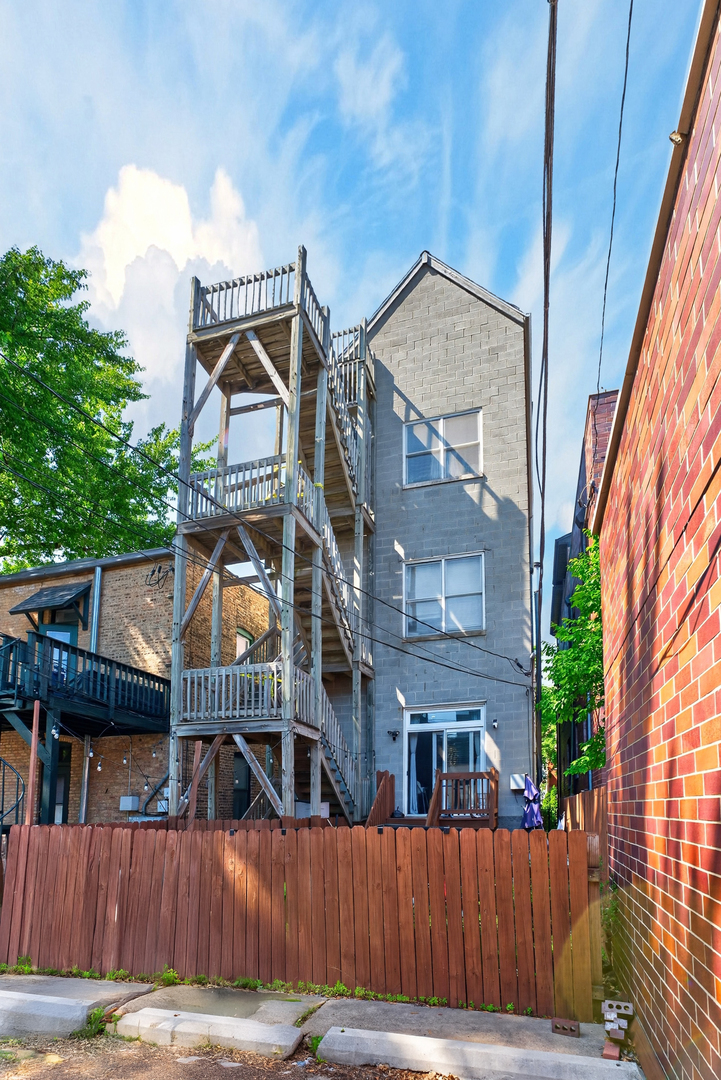 1455 W Wolfram Street #A, Chicago, IL 60657