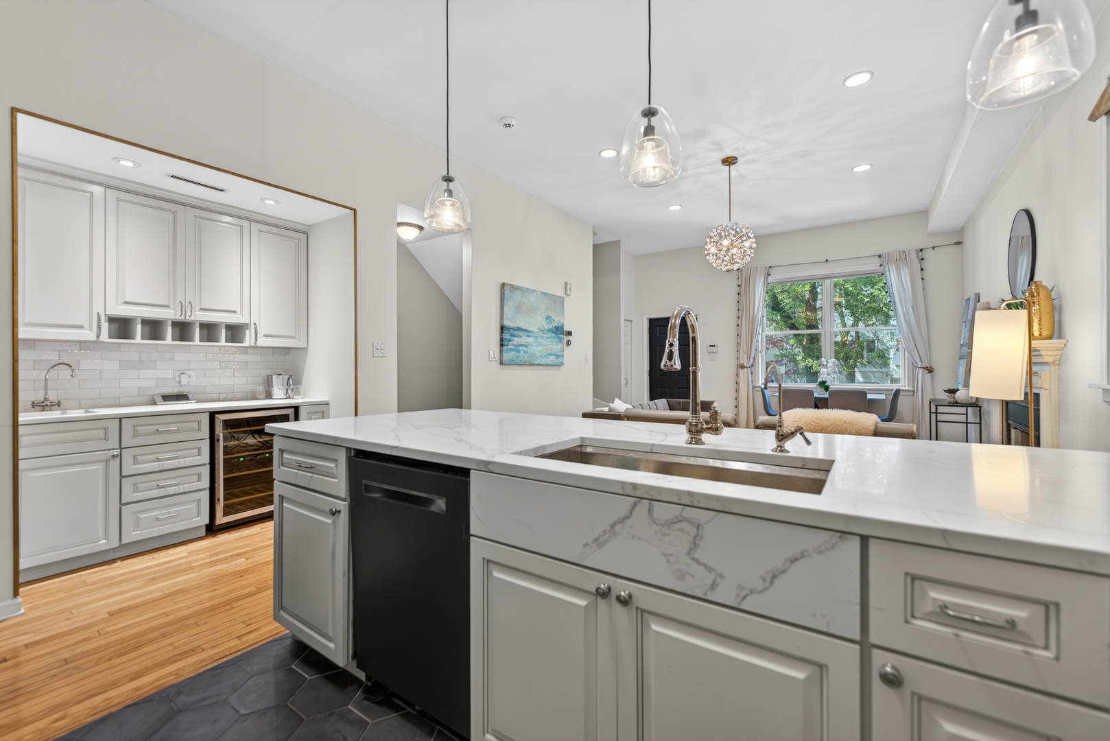 1455 W Wolfram Street #A, Chicago, IL 60657