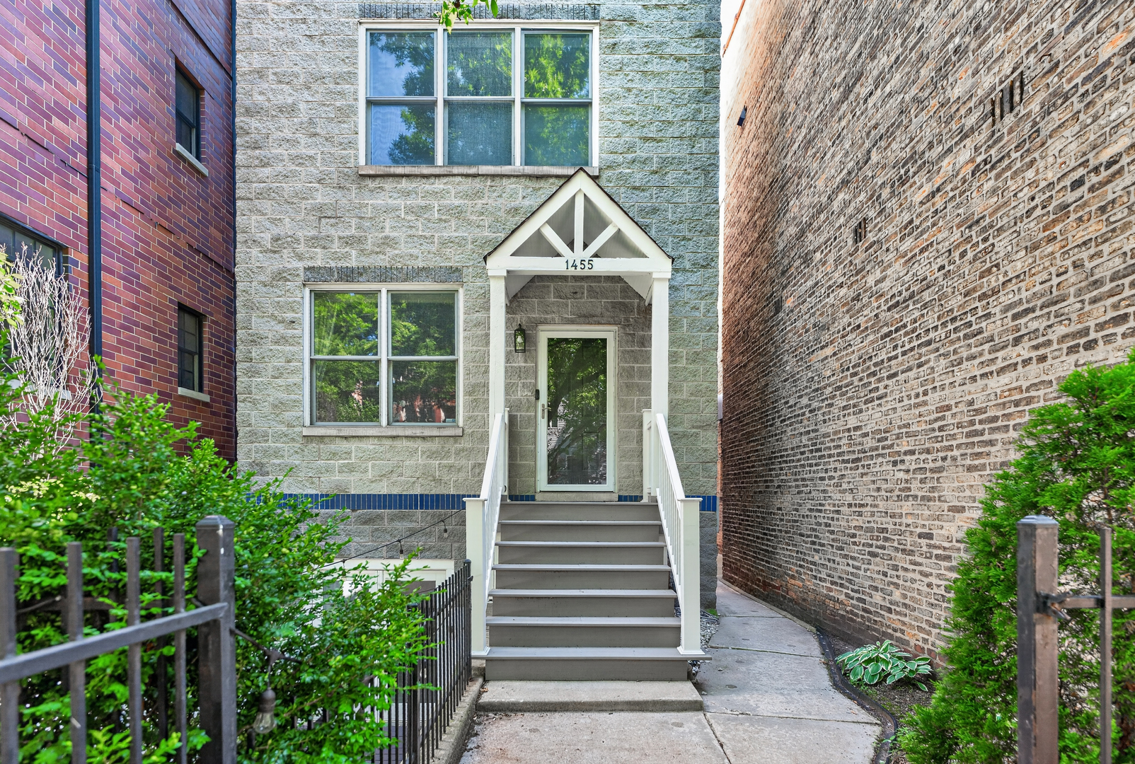 1455 W Wolfram Street #A, Chicago, IL 60657