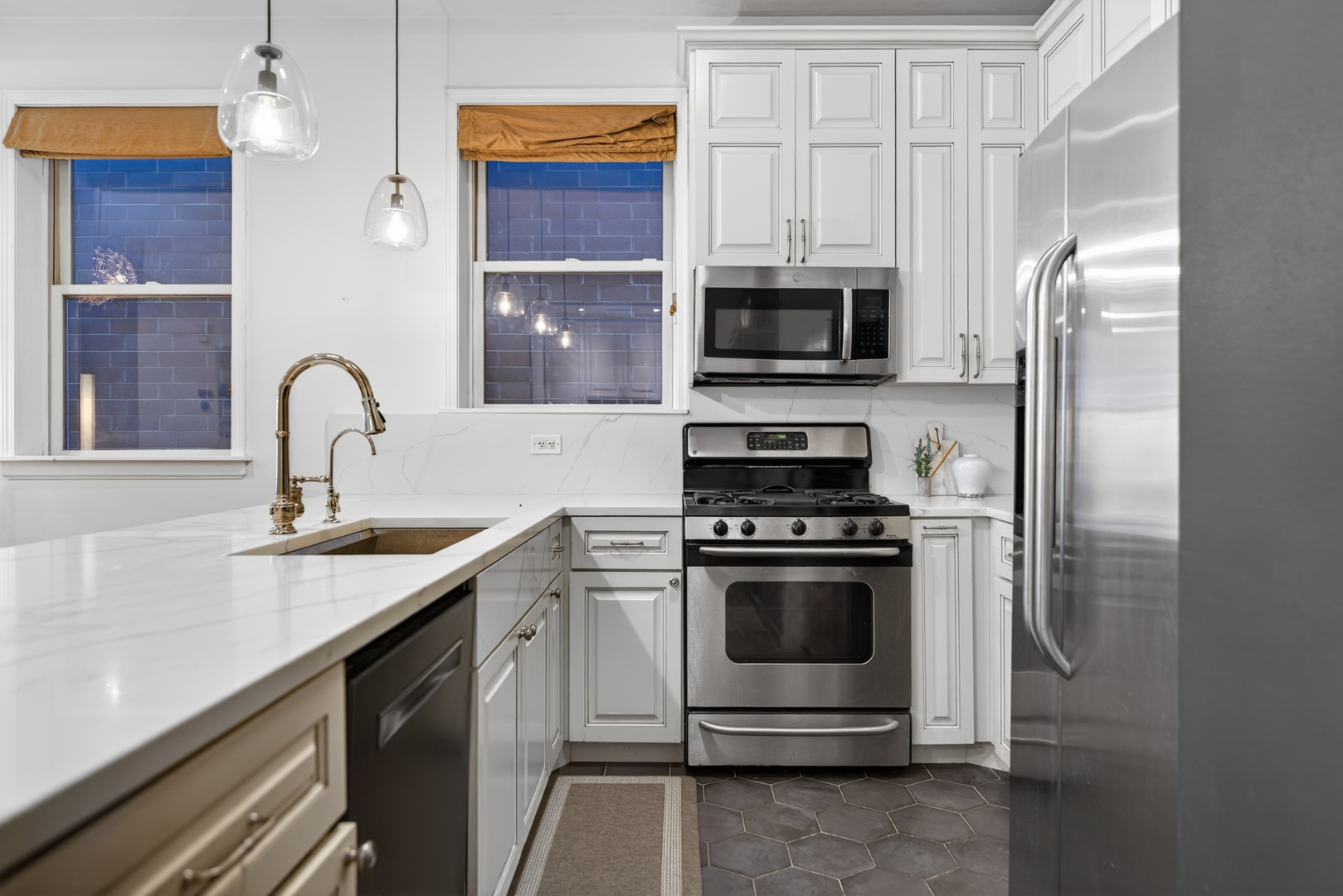 1455 W Wolfram Street #A, Chicago, IL 60657