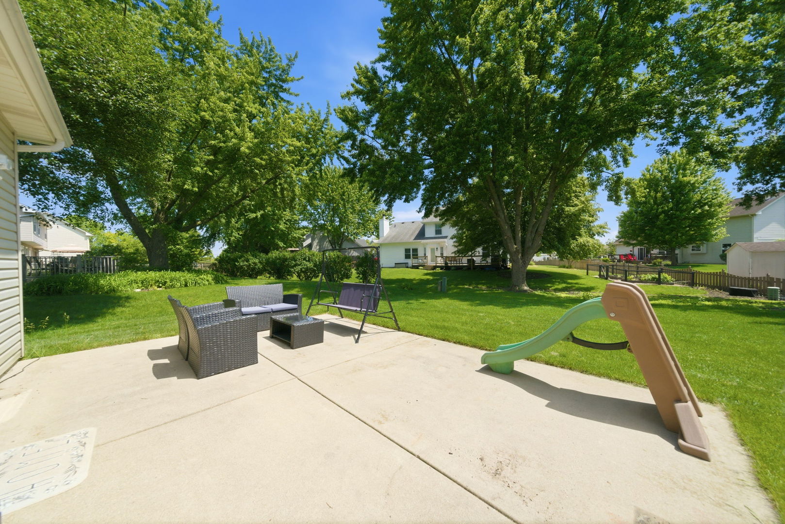 636 Briarwood Lane, Oswego, IL 60543