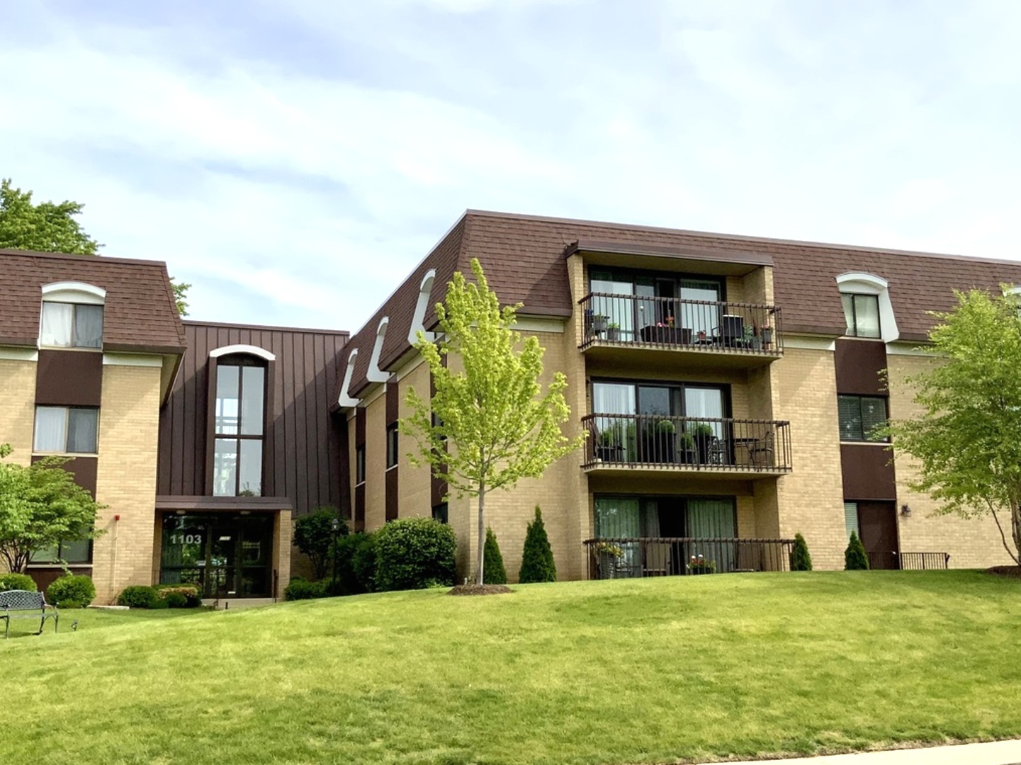 1103 N Mill Street #109, Naperville, IL 60563