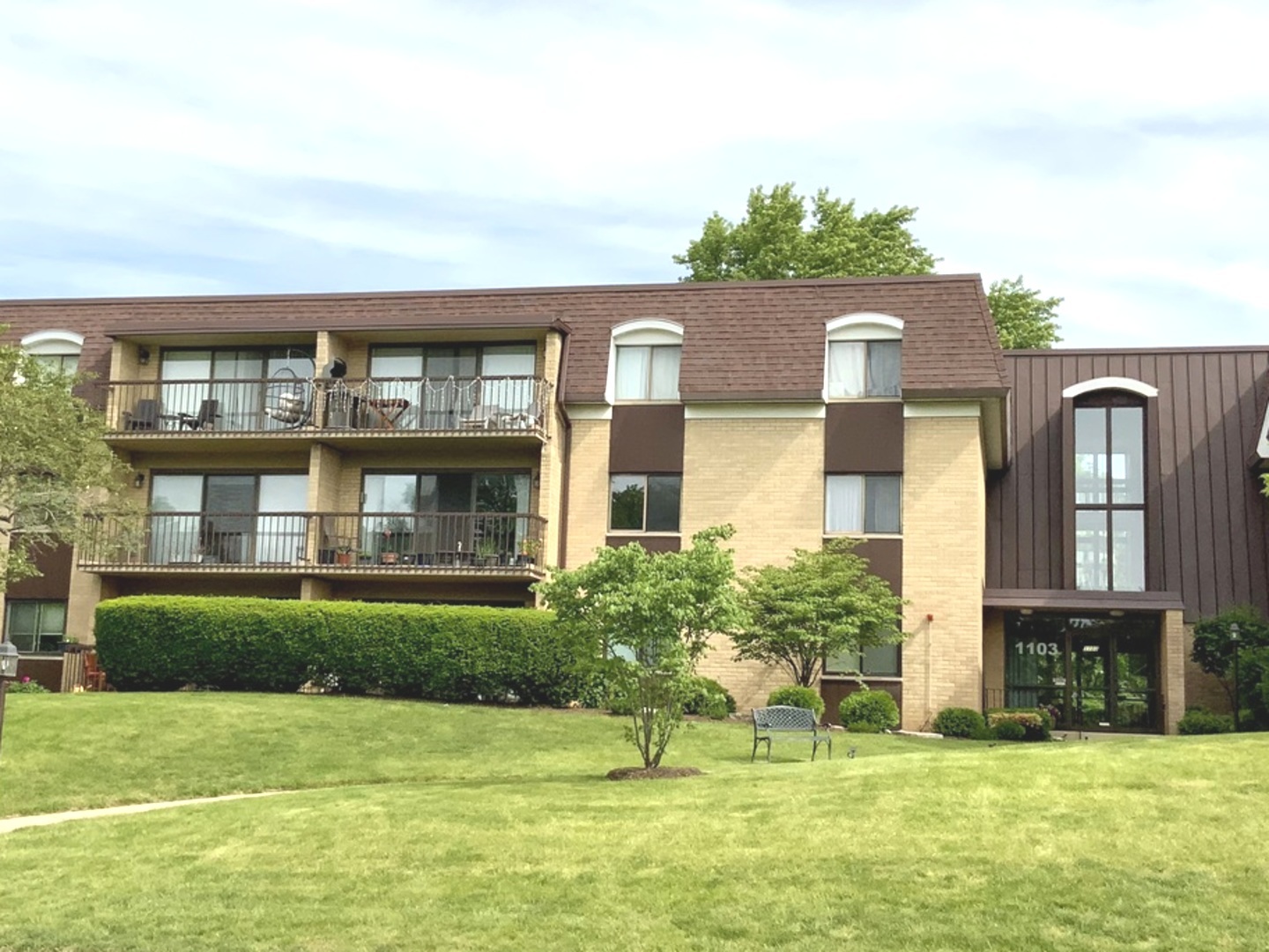 1103 N Mill Street #109, Naperville, IL 60563