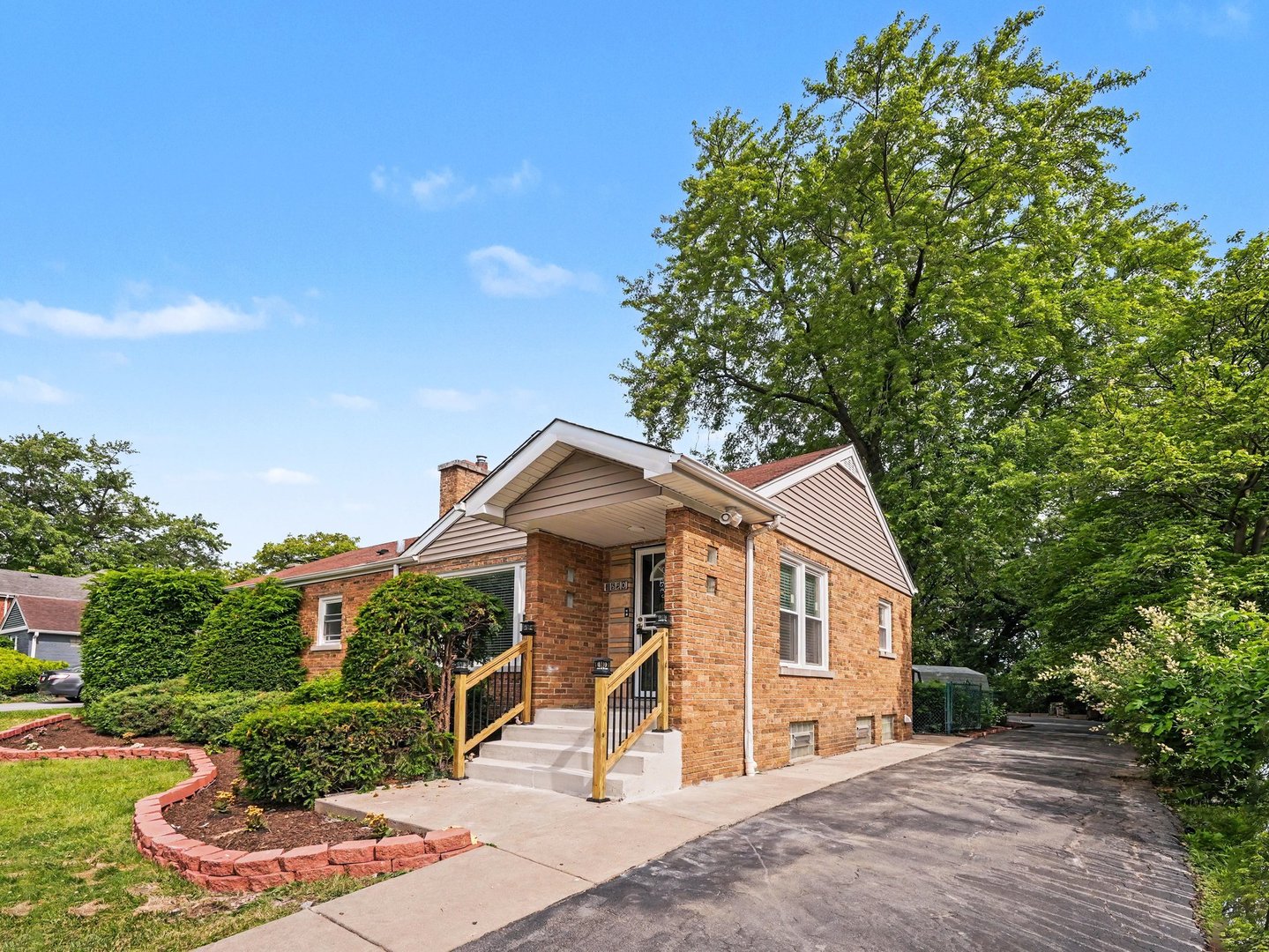 1650 Cedar Road, Homewood, IL 60430