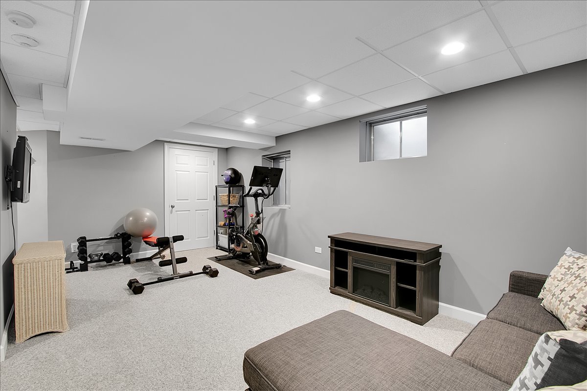 1916 Tamahawk Lane, Naperville, IL 60564