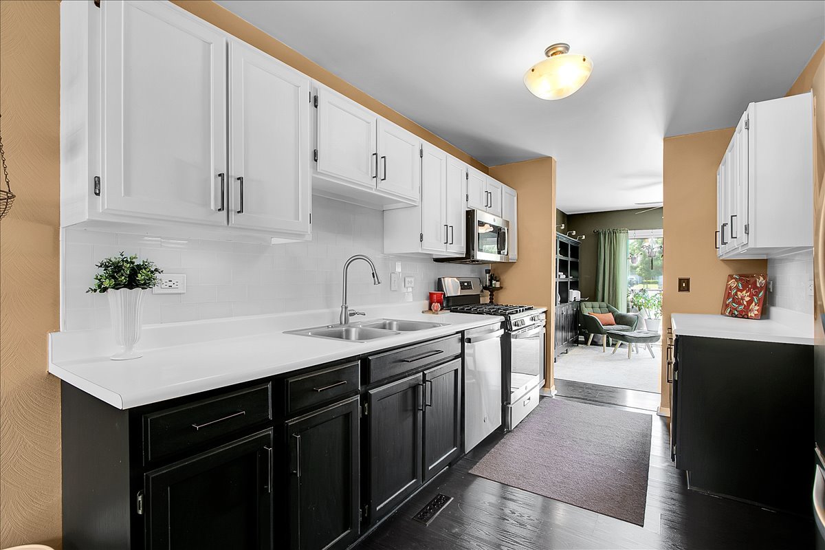 1916 Tamahawk Lane, Naperville, IL 60564