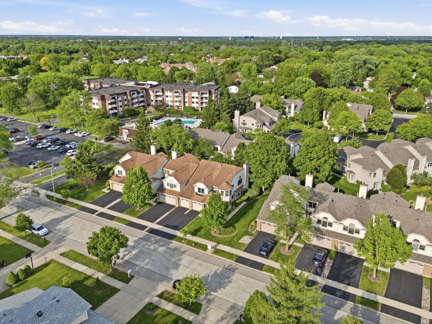 3255 N Daniels Court, Arlington Heights, IL 60004