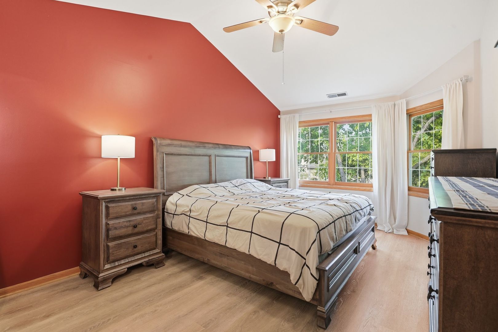 3255 N Daniels Court, Arlington Heights, IL 60004