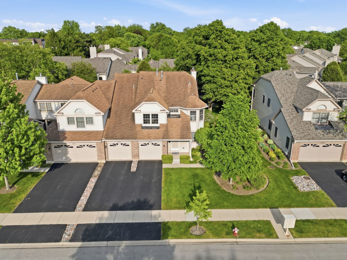 3255 N Daniels Court, Arlington Heights, IL 60004