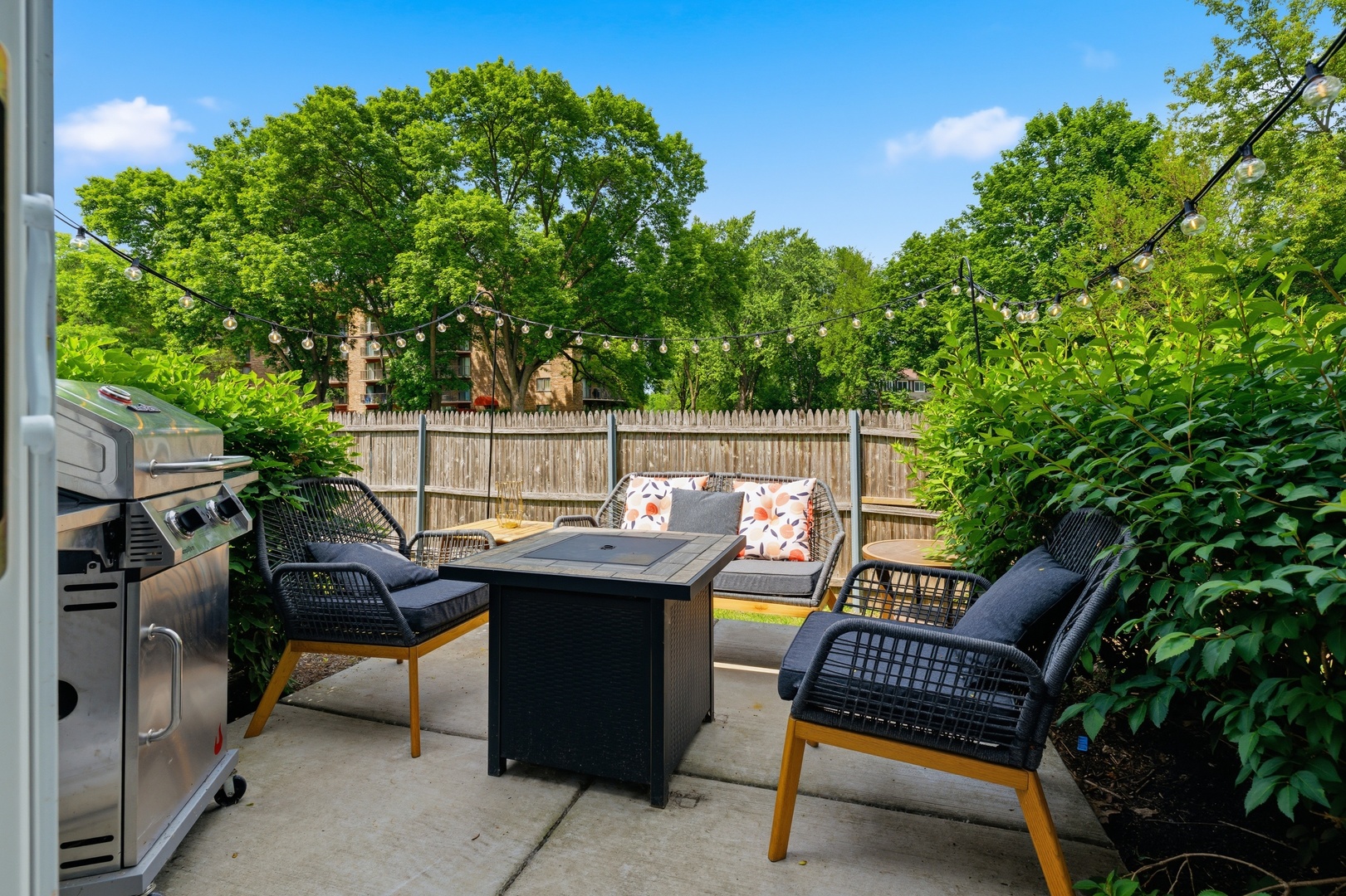 166 S Stonington Drive, Palatine, IL 60074