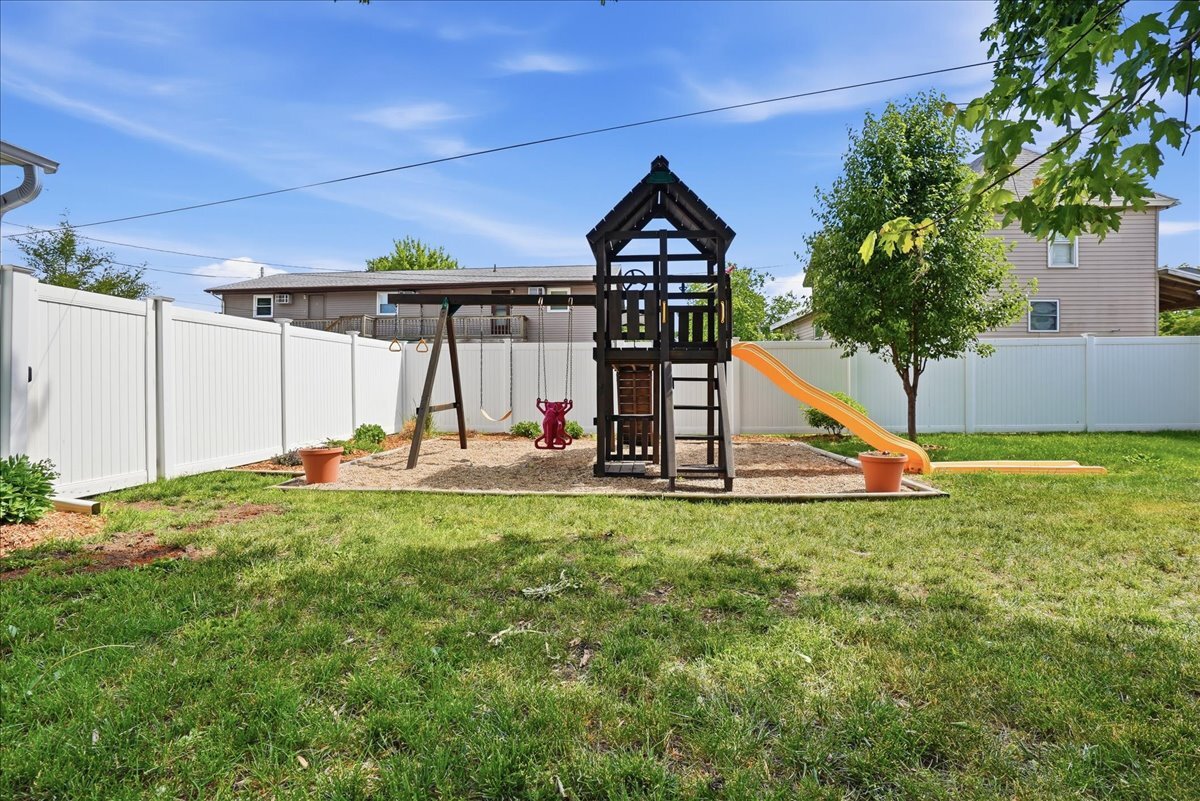 311 S 2nd Avenue, Chenoa, IL 61726