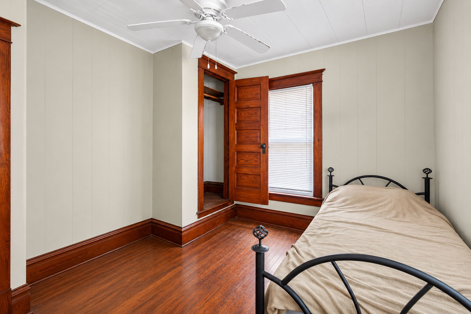 226 W Locust Street, DeKalb, IL 60115