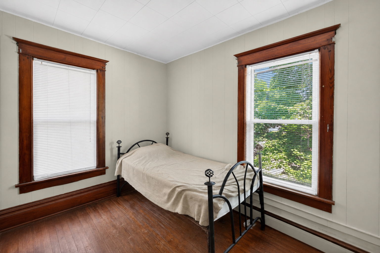 226 W Locust Street, DeKalb, IL 60115