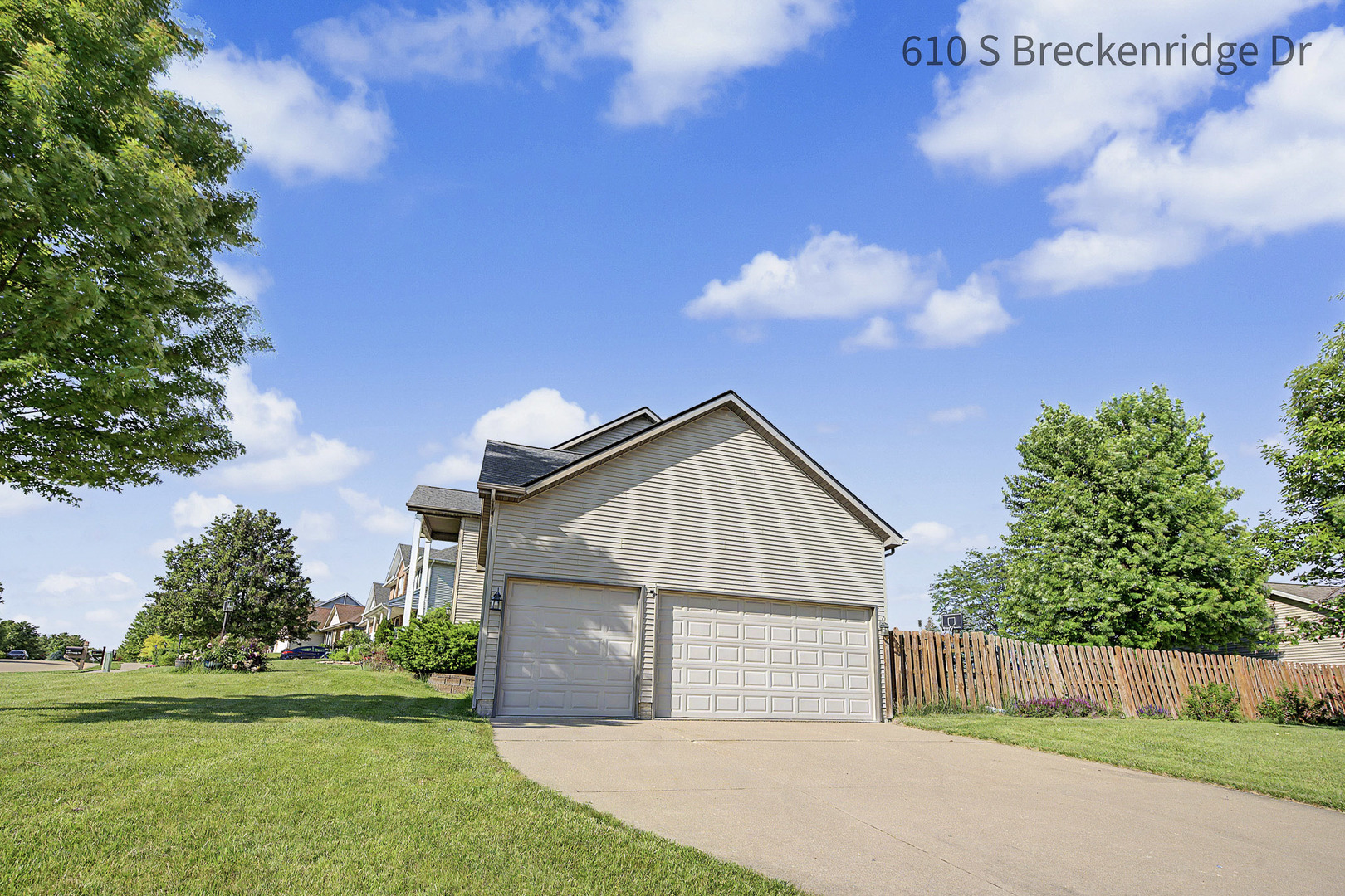 610 S Breckenridge Drive, Dunlap, IL 61525