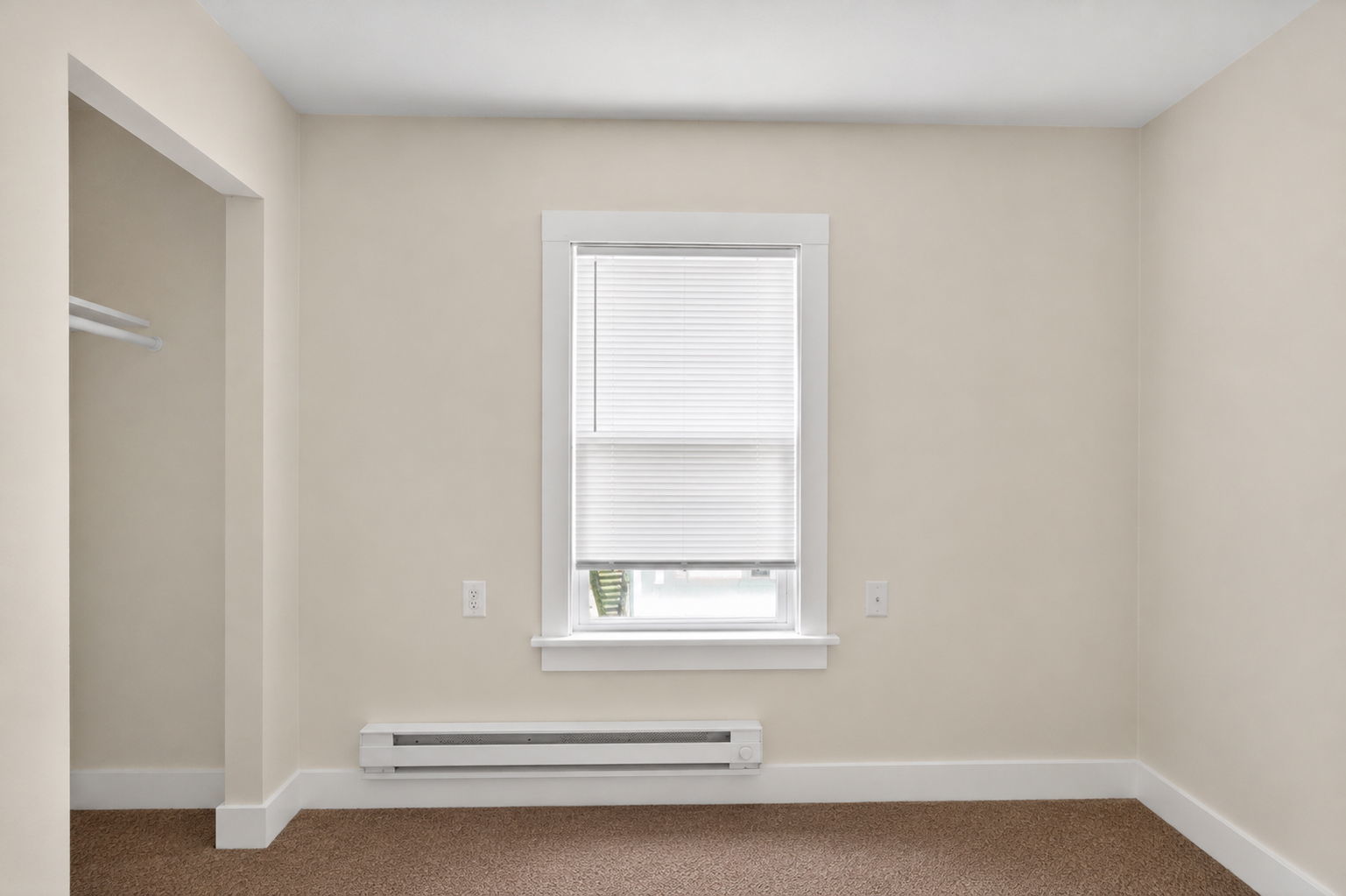 533 College Avenue, DeKalb, IL 60115