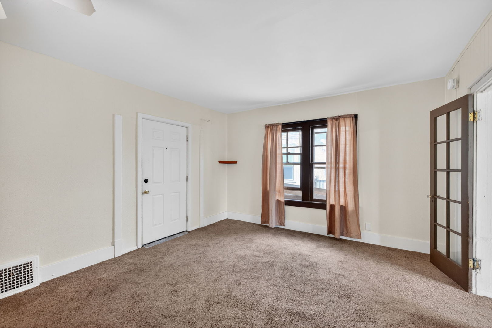 533 College Avenue, DeKalb, IL 60115