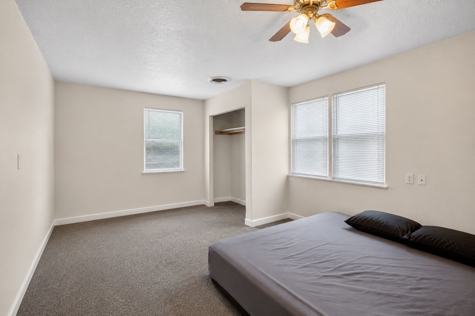 533 College Avenue, DeKalb, IL 60115