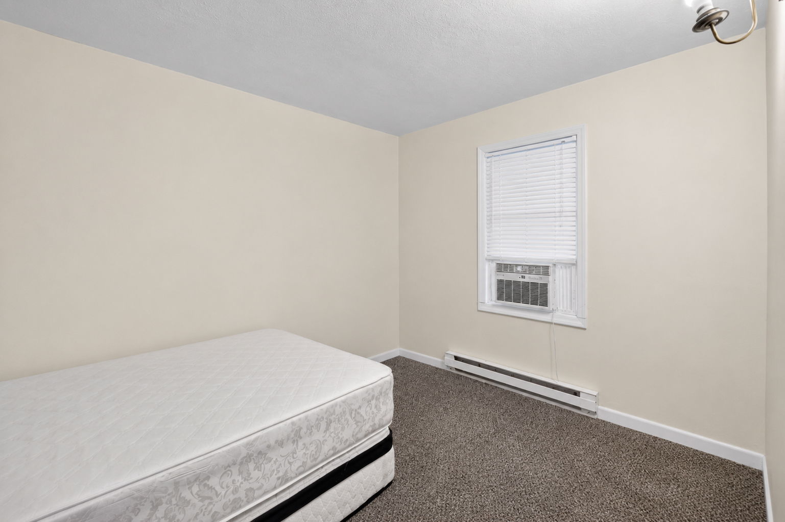 533 College Avenue, DeKalb, IL 60115
