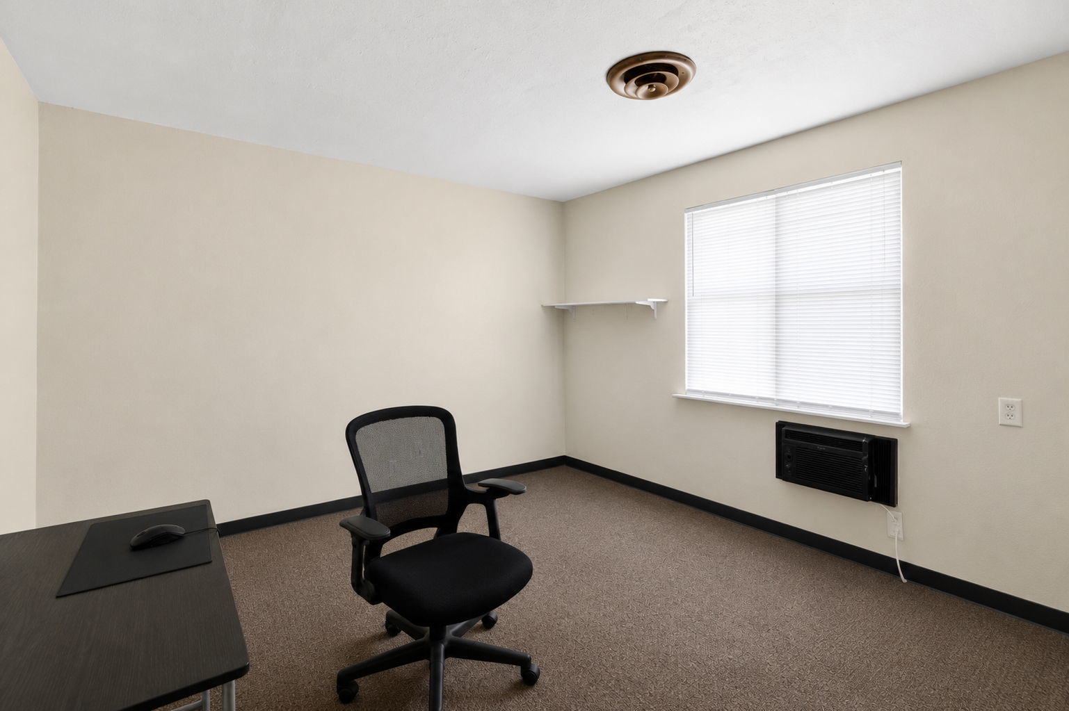533 College Avenue, DeKalb, IL 60115