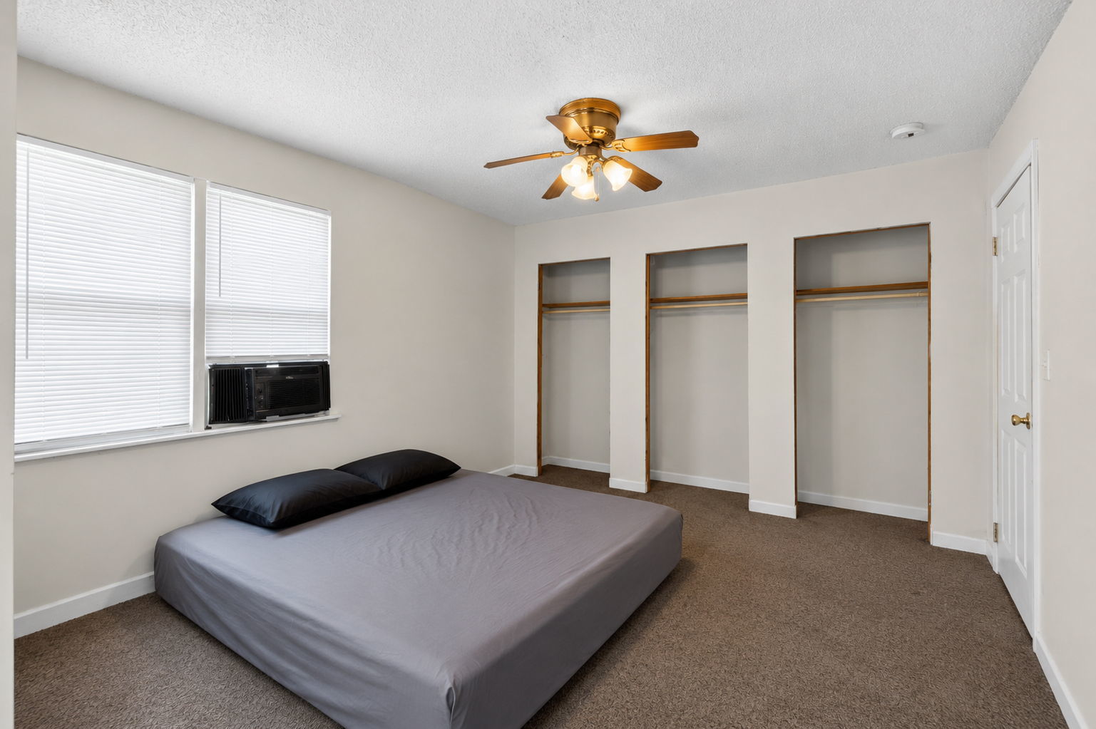 533 College Avenue, DeKalb, IL 60115