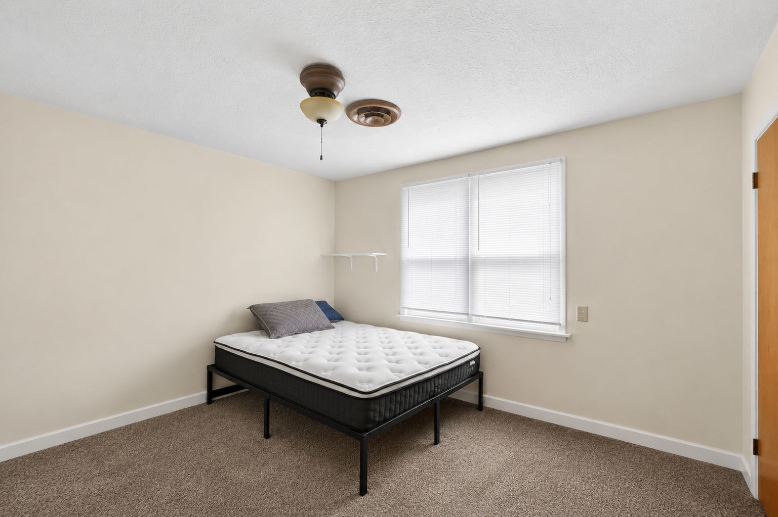 533 College Avenue, DeKalb, IL 60115