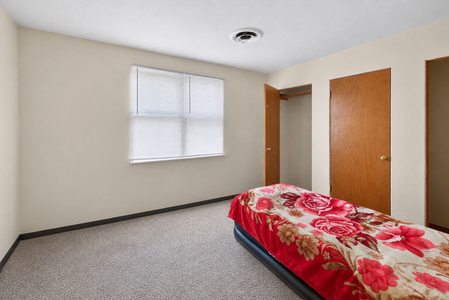 533 College Avenue, DeKalb, IL 60115