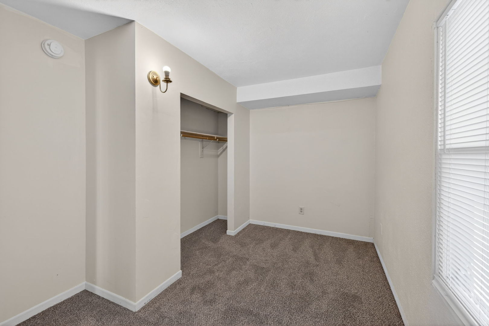 533 College Avenue, DeKalb, IL 60115