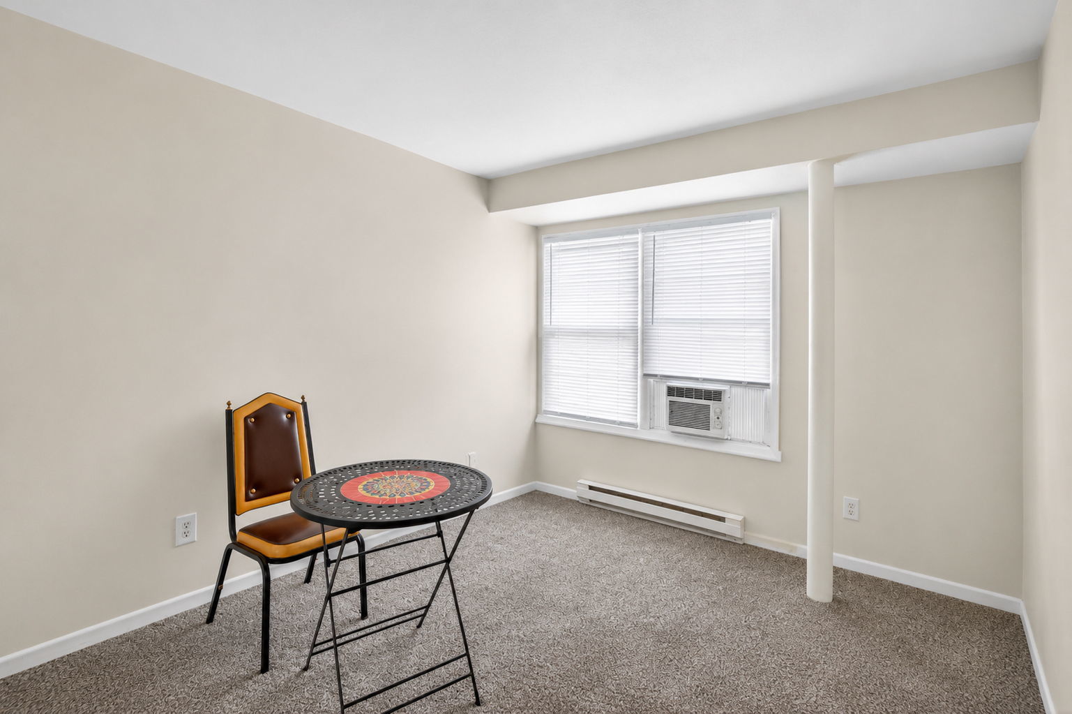 533 College Avenue, DeKalb, IL 60115