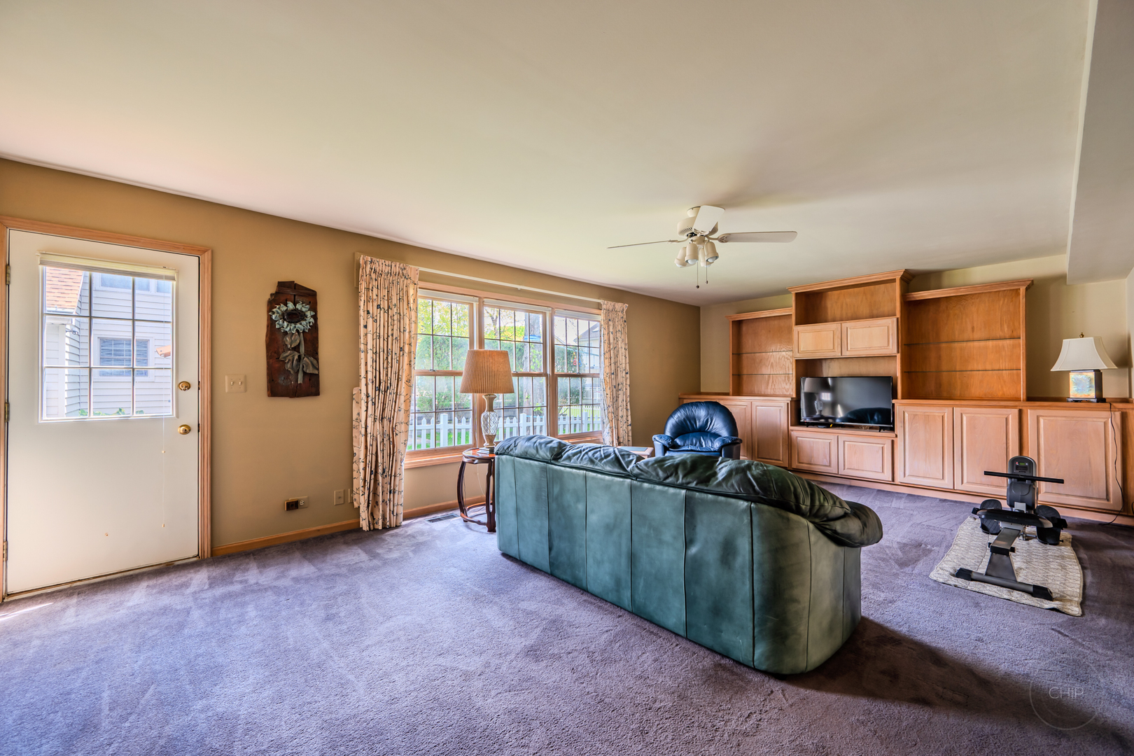 1046 E Amberwood Circle, Naperville, IL 60563